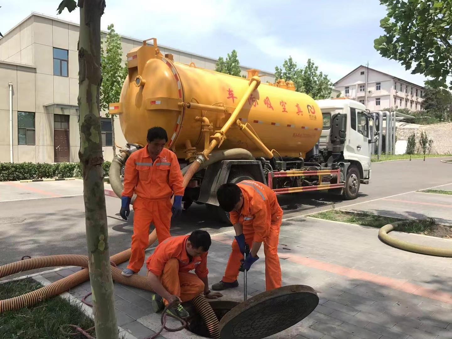来凤化粪池清理与5-8吨吸粪车施工效率分析